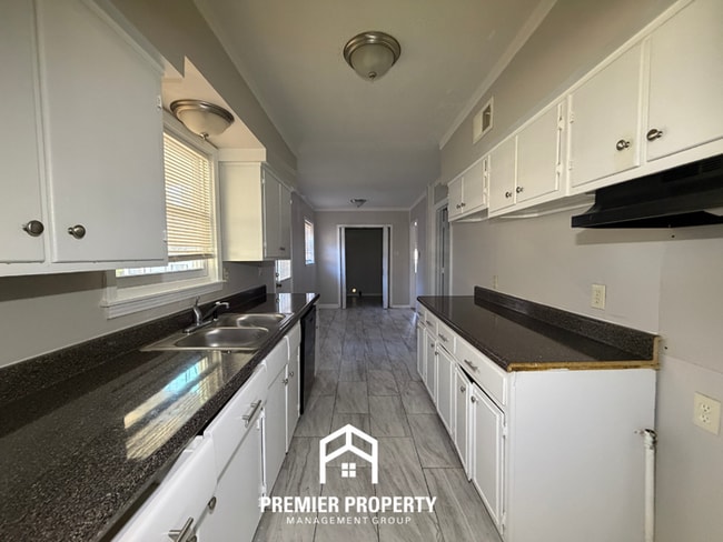 Building Photo - Spacious 3BR Memphis Home w/ Hardwood Floors, Open Kitchen & Fenced Yard