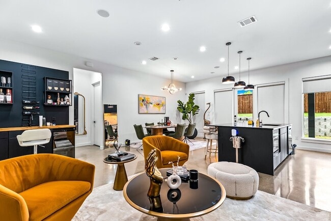 Foto del edificio - 1211 Bonnie View Rd