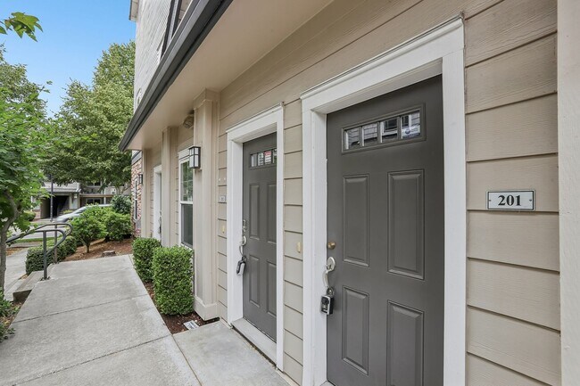 Building Photo - Dual-Suite 2BR/2.5BA Townhome-Style Condo — Gas Fireplace, Balcony & Attached Garage | Heron Cree...