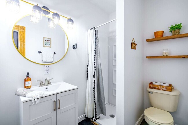 Foto del edificio - 1180 N High St