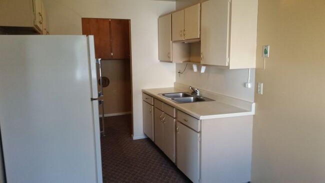 Building Photo - 2 bedroom in Billings MT 59102