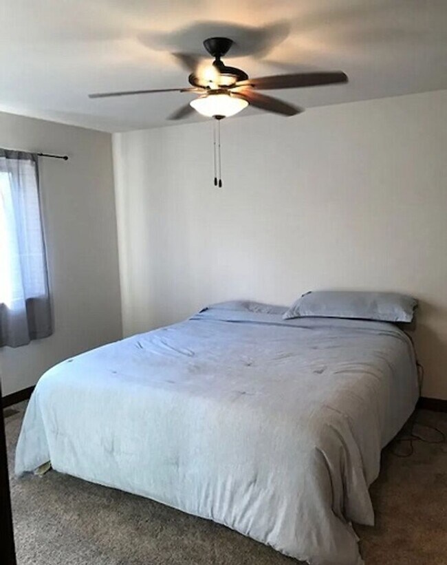 Foto del edificio - 812 Daisy Ln