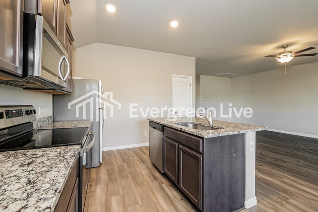 Building Photo - 1600 Maroon Dr