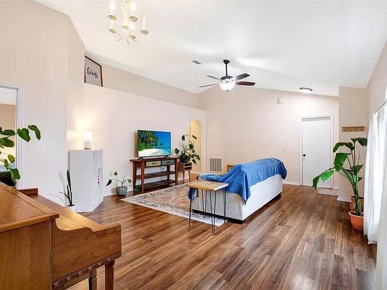 Foto principal - 10534 Opus Dr