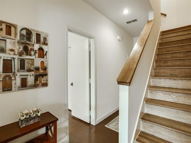Building Photo - 1406 Pecos St