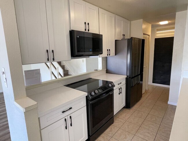Building Photo - Spacious Mililani attached 2 story Single ...