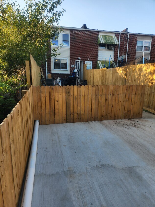 Foto principal - 8019 Gough St