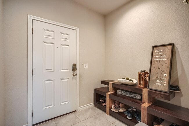 Building Photo - 11804 Saddle Rock Dr