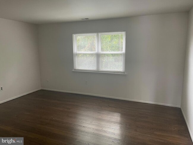 Foto del edificio - 615 Silver Ct