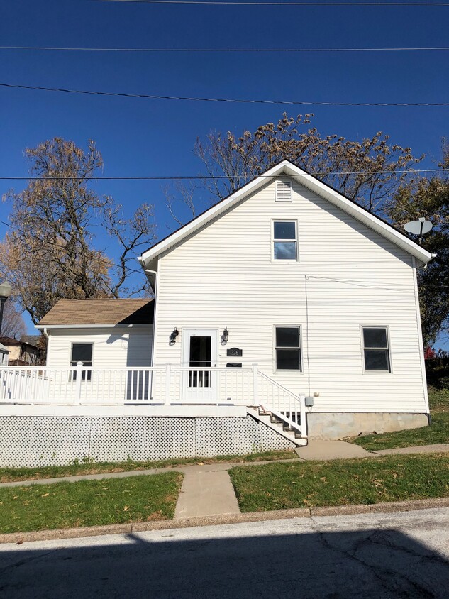 Primary Photo - 326 W 11th St