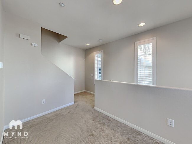 Foto del edificio - 815 Harbor Cliff Way