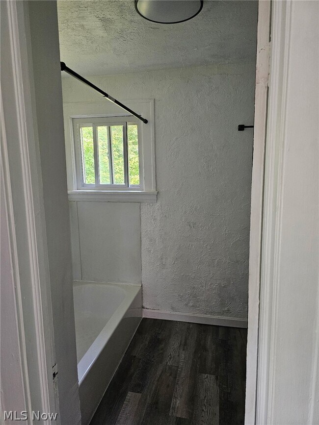Foto del edificio - 4108 E 113th St
