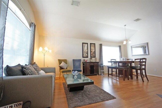 Building Photo - 25115 Clover Ranch Dr