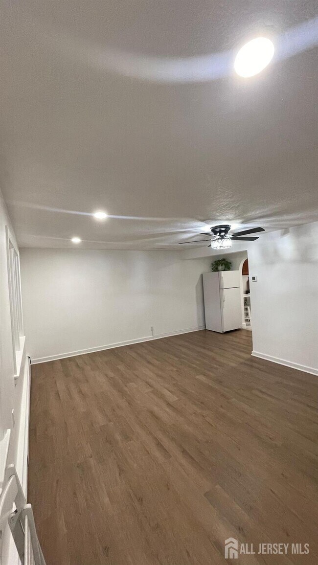 Foto del edificio - 749 Linden Ave