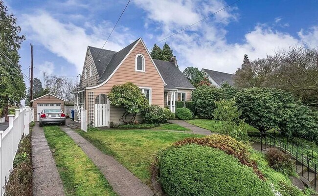 Building Photo - Seward Park Home