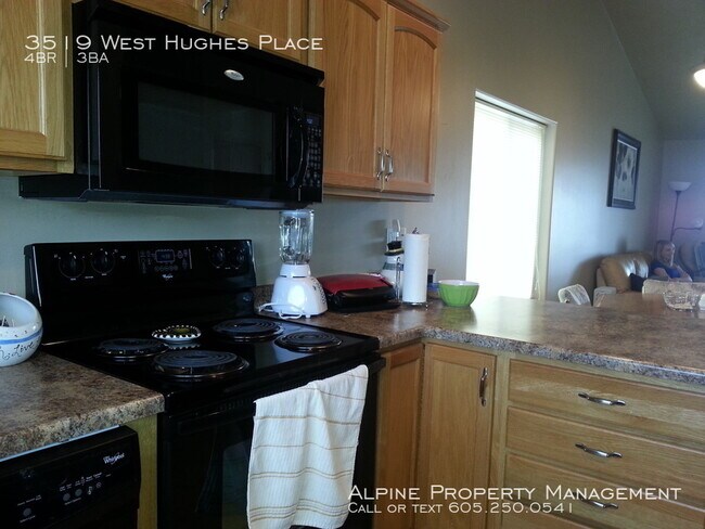 Building Photo - 4 Bed/3 Bath Townhome for Rent!!