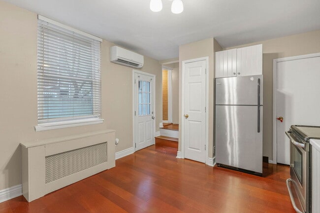 Photo - 129 Bainbridge St Townhome