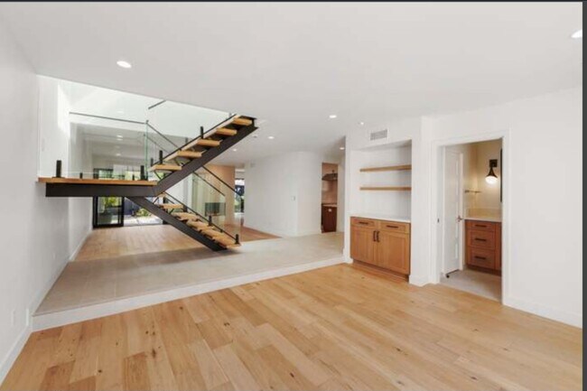 Building Photo - 15 Half Moon Bnd