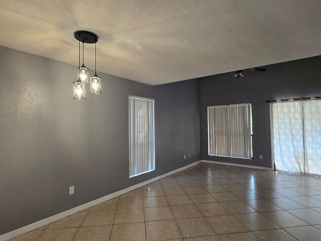 Foto del edificio - Rockwood Villas – Charming 2/2 Townhome Close to Everything!