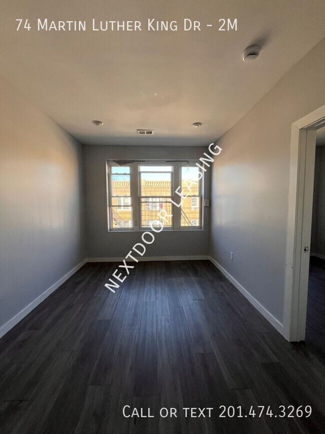 Foto del edificio - 74 M.L.K. Drive