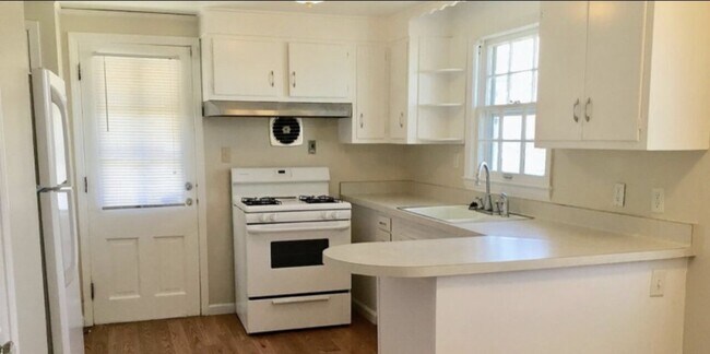 Building Photo - 701 Ewing