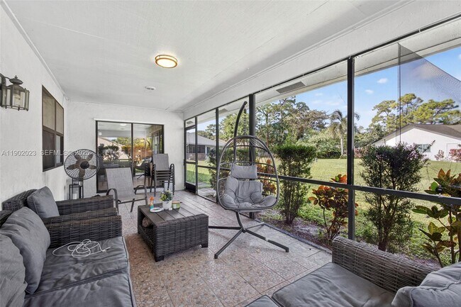 Foto del edificio - 100 Miramar Ave