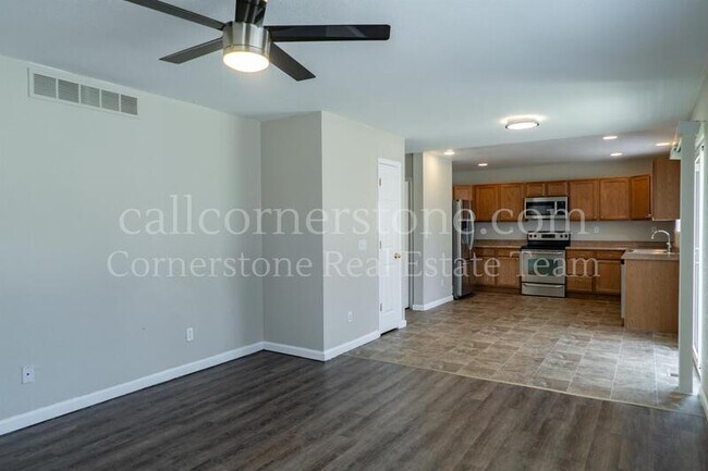 Foto del edificio - 2528 Sierra Springs Dr