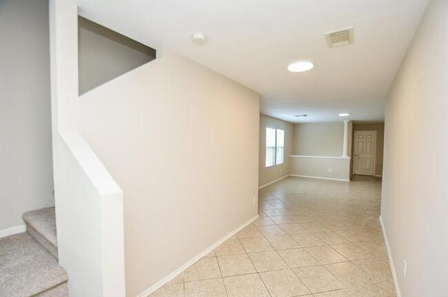 Foto del edificio - 815 Darbydale Crossing Ln