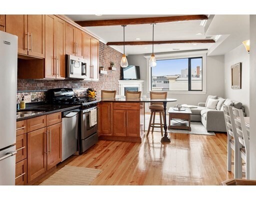 Foto del edificio - 410 E 3rd St