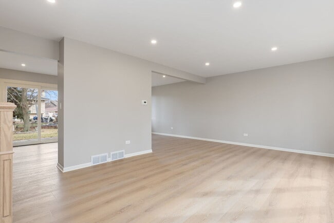 Foto del edificio - 8518 Candlelight Dr W