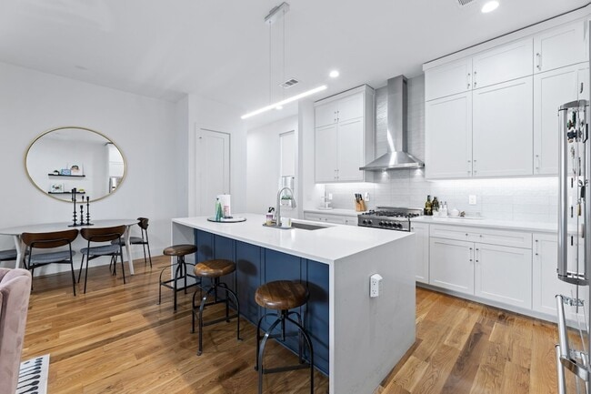 Photo - 2311 N Carroll Ave Townhome