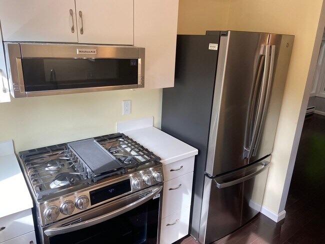 WOW!! BRIGHT AND SPACIOUS WATERTOWN UNIT W CENTRAL AIR, WASHER/DRYER - WOW!! BRIGHT AND SPACIOUS WATERTOWN UNIT W CENTRAL AIR, WASHER/DRYER House