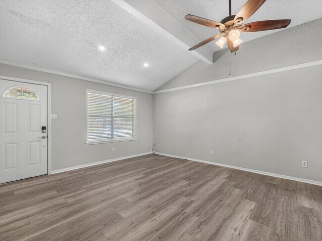 Building Photo - 212 N Shady Oaks St