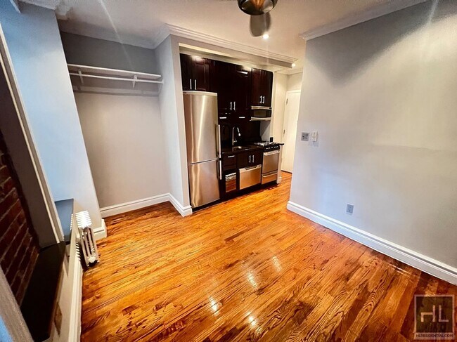Building Photo - Sun-Filled Nolita 1-Bedroom with Classic C...