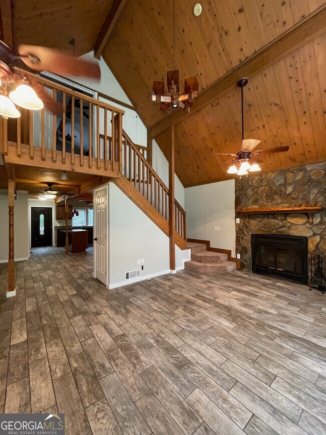 Foto del edificio - 5095 Cumberland Ct