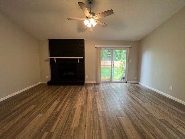 Building Photo - 2104 Rolling Ridge Dr