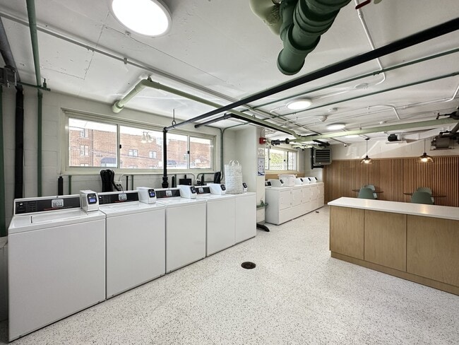 Foto del edificio - 1335 N Dearborn St