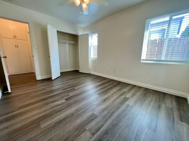 Foto del edificio - Pet Friendly Unit within Gated Community in North Park! COMPLIMENTARY Laundry! Street Parking Only!