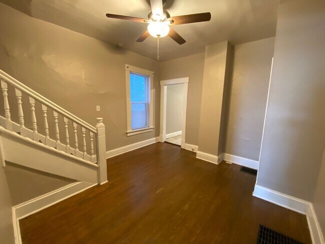 Foto del edificio - E Maynard Ave 215-217 YBR