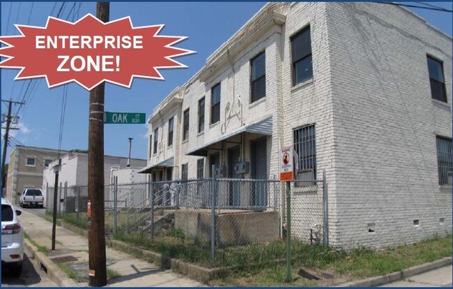 Building Photo - 1501-1503 Brook Rd