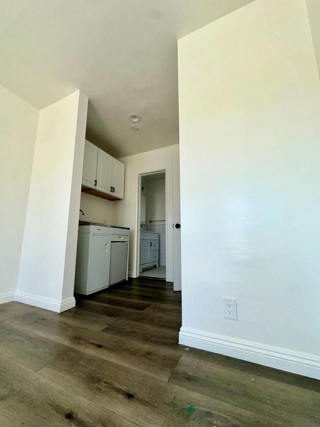 Photo - 2280 S Barrington Ave (Los Angeles, CA) Apartment
