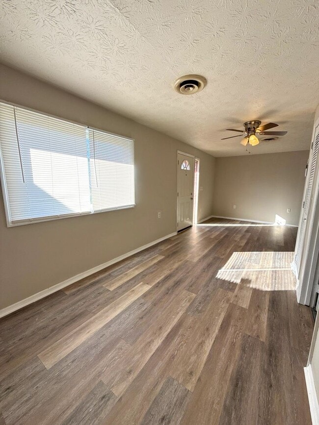 Foto del edificio - Charming & Newly Refreshed 3-Bedroom Ranch — Move-In Ready!