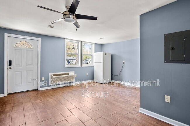 Building Photo - 2169 Eleanor Dr