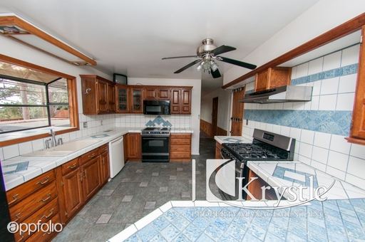 Building Photo - 525 Whitecliff Dr