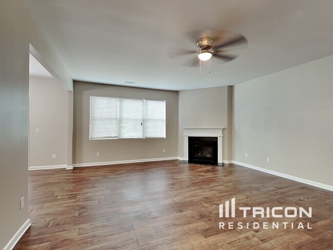 Foto del edificio - 239 Shaker Hollow Dr