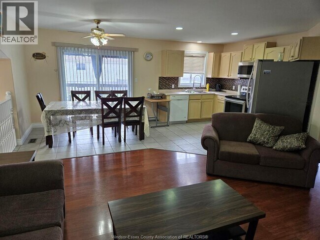 Photo du bâtiment - 1504 Fuller Crescent