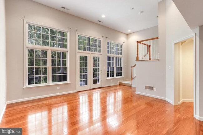 Building Photo - 213 Oak Knoll Terrace