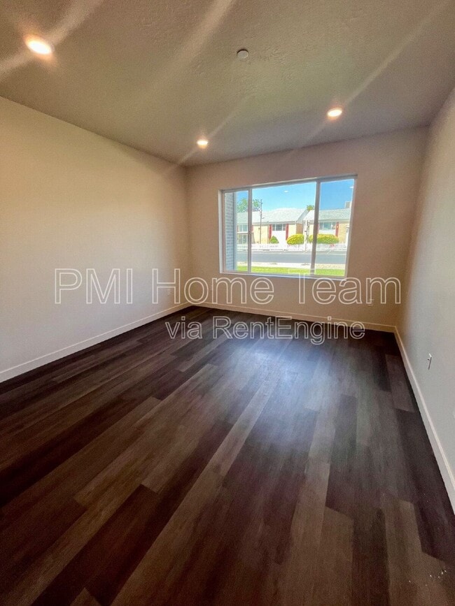 Building Photo - 155 E 900 S