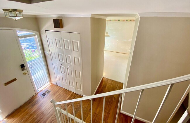 Foto del edificio - 8113 Inverness Ridge Rd