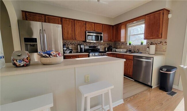 Building Photo - Spacious 4-Bedroom 3.5 bath Colonial with Pool & Modern Upgrades